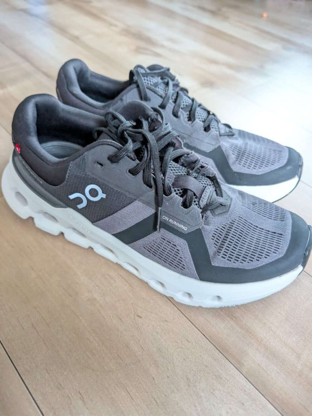 On Running Cloudrunner Men’s 9.5 Black Grey CloudTec Running Shoes